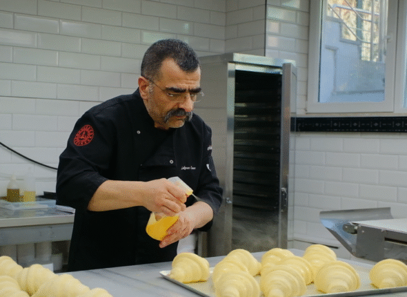 Lokman özer kruvasan yapıyor